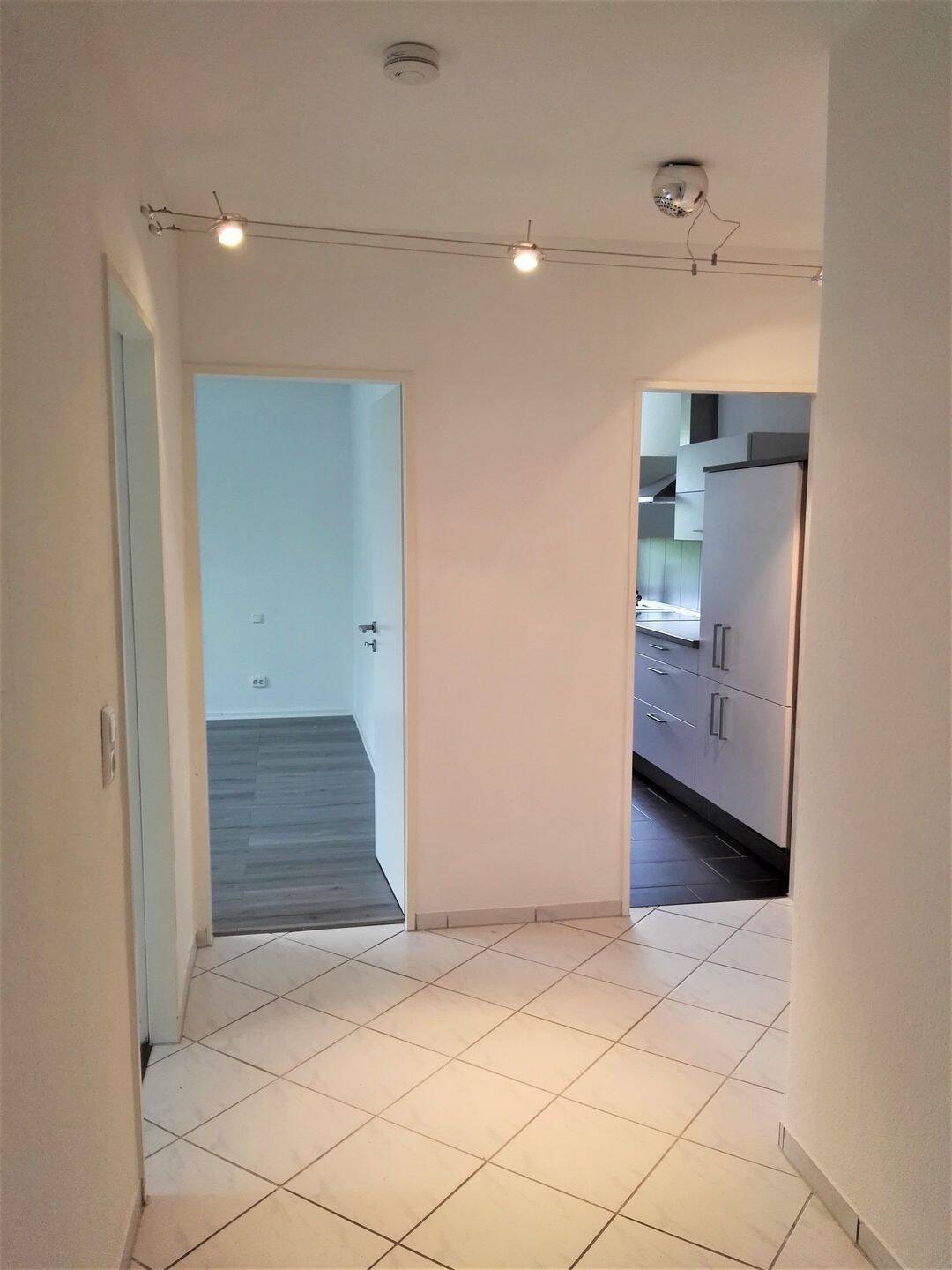 3-Zimmer-Wohnung mit Südbalkon in Top-Pendlerlage (3 Min. zur S-Bahn nach Frankfurt/Wiesbaden), 63071 Offenbach am Main (Offenbach am Main Tempelsee)