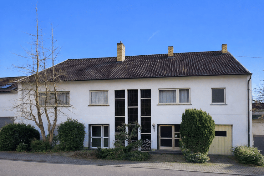 Charakterstarkes Wohnhaus mit ehemaliger Arztpraxis in Saarlouis-Roden, 66740 Saarlouis