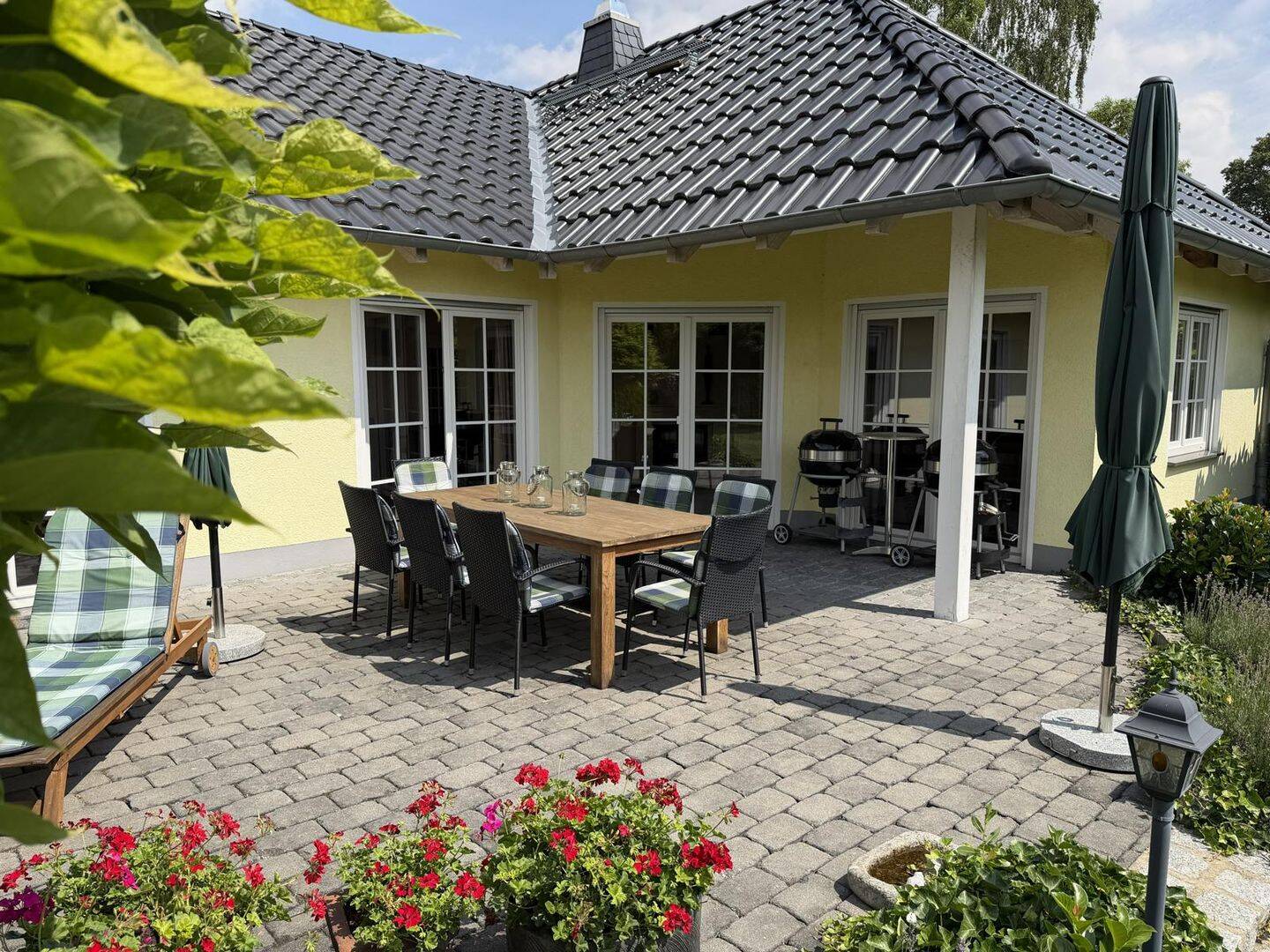 Traumhaftes Wohnen auf einer Ebene – Stilvoller Winkelbungalow mit Doppelgarage auf großzügigem Sonnengrundstück, 4758 Cavertitz