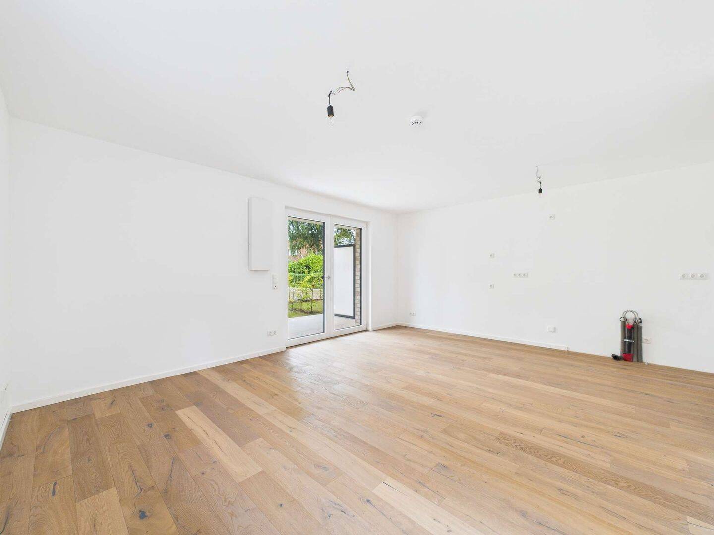 Einziehen oder vermieten? Gehobene 2-Zimmer-Wohnung mit Terrasse und Garten, 23570 Lübeck (Travemünde)