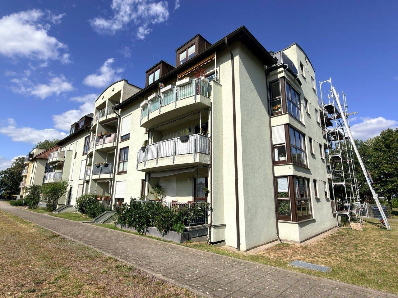 Vermietete 4-Zimmer-Wohnung mit Tiefgaragenstellplatz, 1156 Dresden