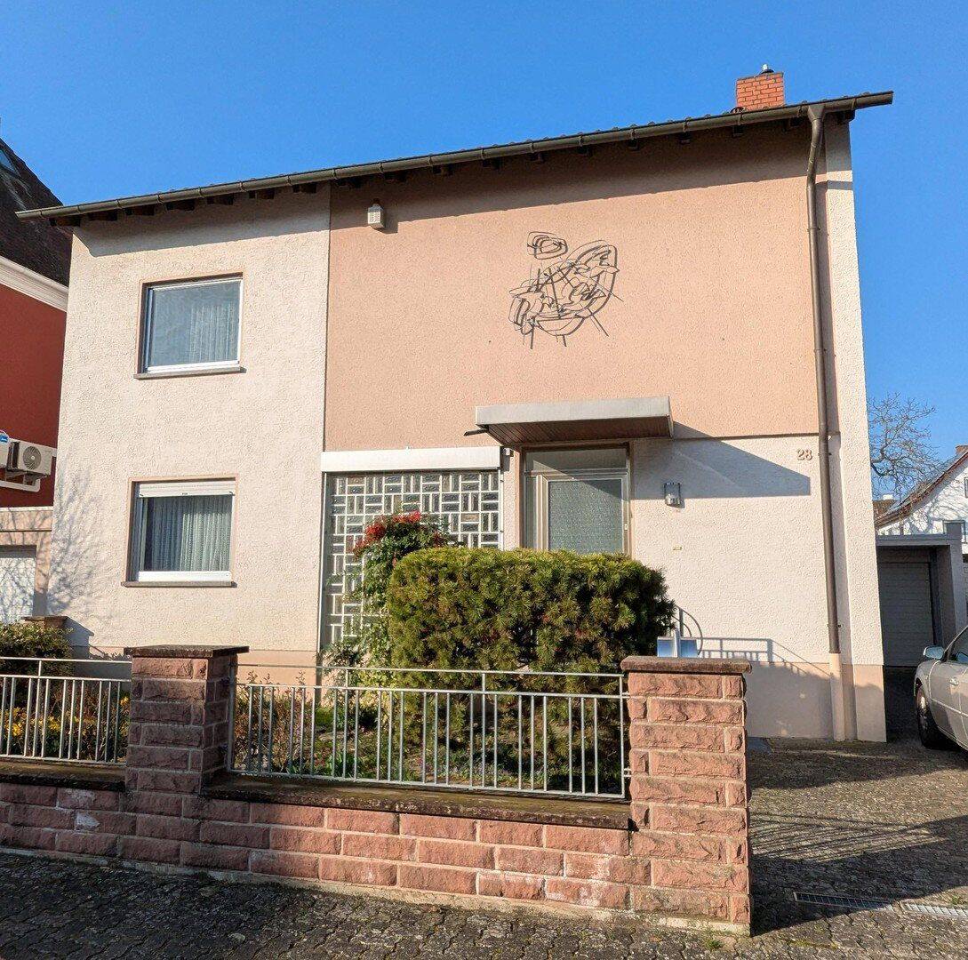 Grosszügiges helles familienfreundliches EFH mit Wohlfühlgarten in sehr guter Lage von privat zvk, 67454 Haßloch