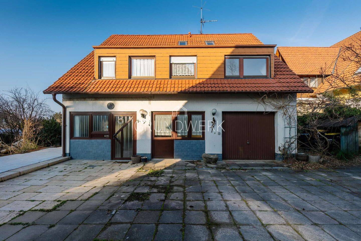 *Reserviert* Freistehendes, sanierungsbedürftiges Einfamilienhaus am Fuße der Weinberge in Ebringen, 79285 Ebringen