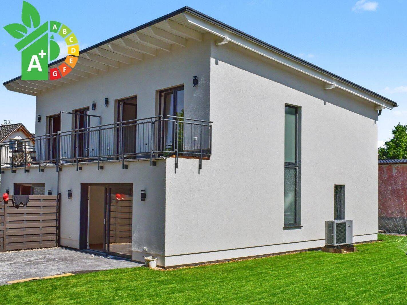Moderne Eleganz direkt am Wasser – Energieeffizientes DH m. KFW 40 Förderung Rüdersdorf b. Berlin