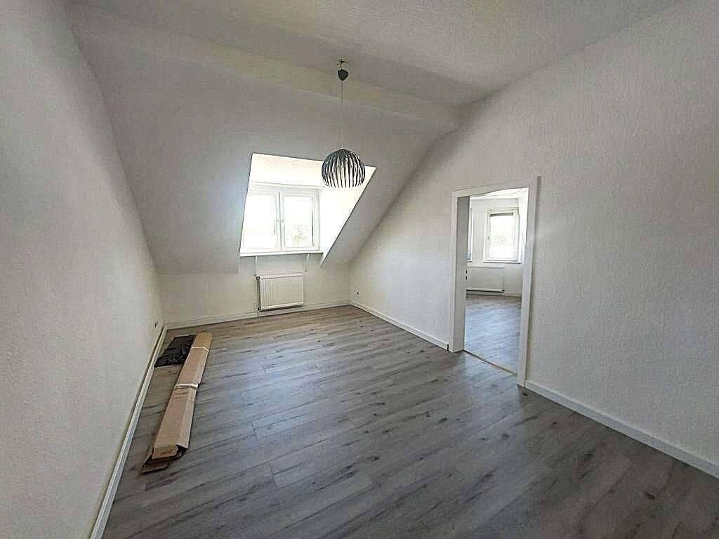 Essen-Rellinghausen schöne 2,5 R. DG Altbauwohnung, 45134 Essen (Bergerhausen Bredeney Rellinghausen Stadtwald)