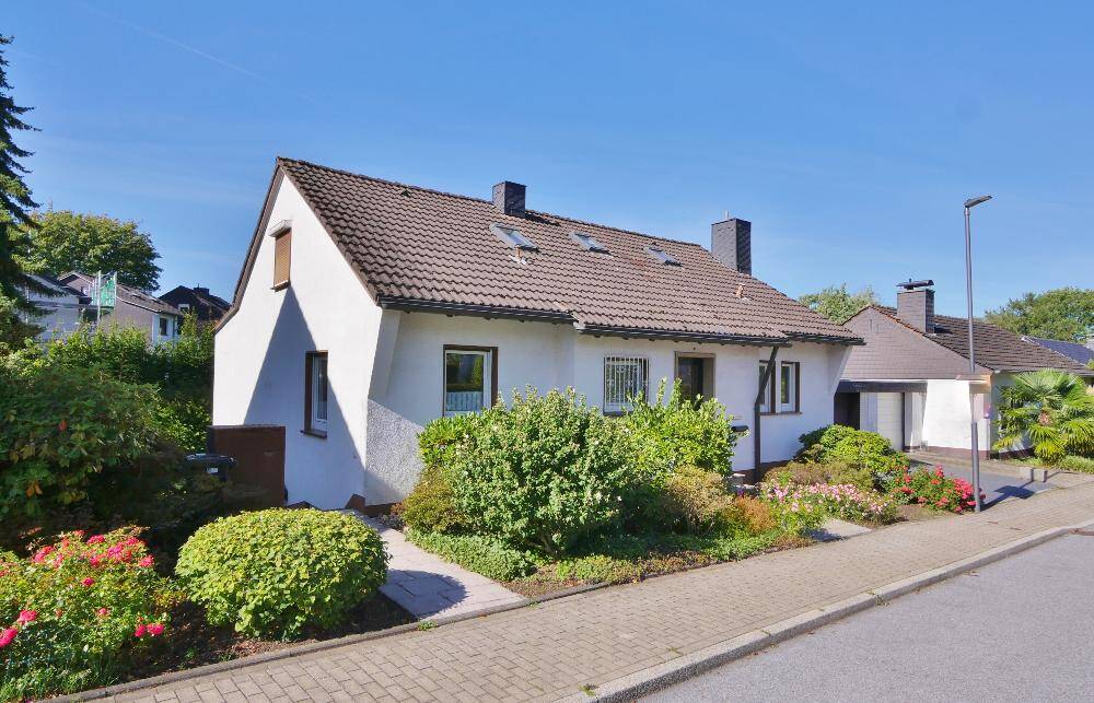 Ein-bis Zweifamilienhaus mit viell zusätzlicher Nutzfläche und vielen Möglichkeiten in beliebter, innenstadtnaher Lage von Haan, 42781 Haan