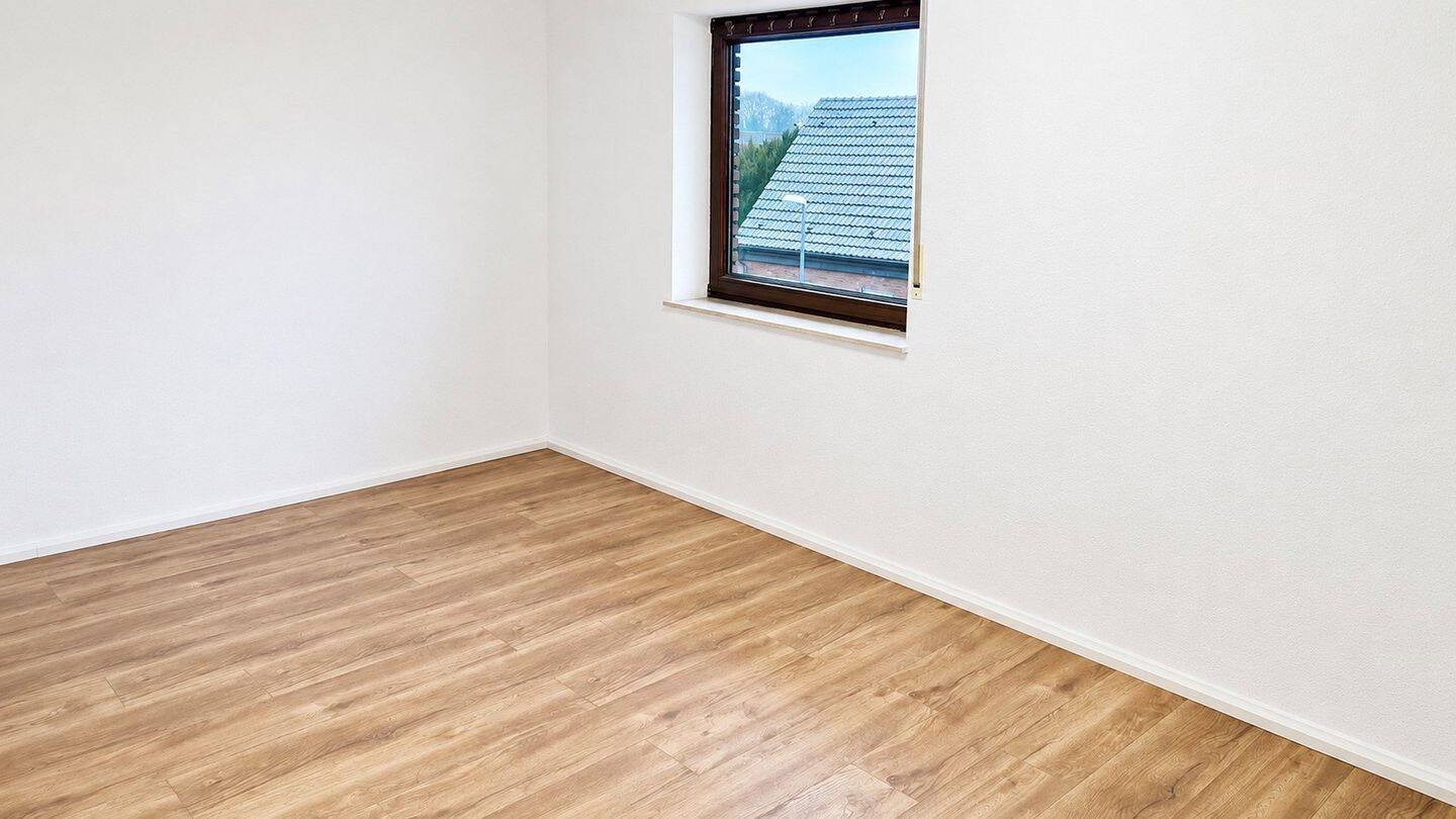 Großzügige Wohnung mit eigenem Eingang, Kamin & Balkon in Bottrop, 46242 Bottrop