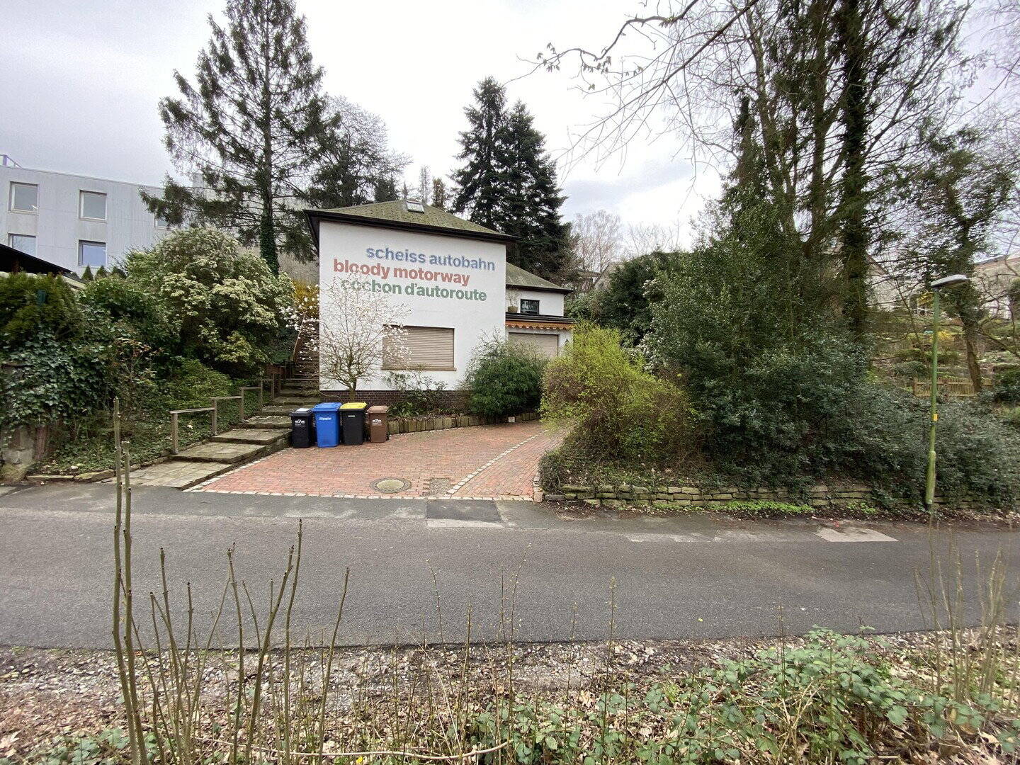Freistehendes Einfamilienhaus mit Einliegerwohnung in Bergerhausen, 45136 Essen (Bergerhausen Huttrop Rüttenscheid)