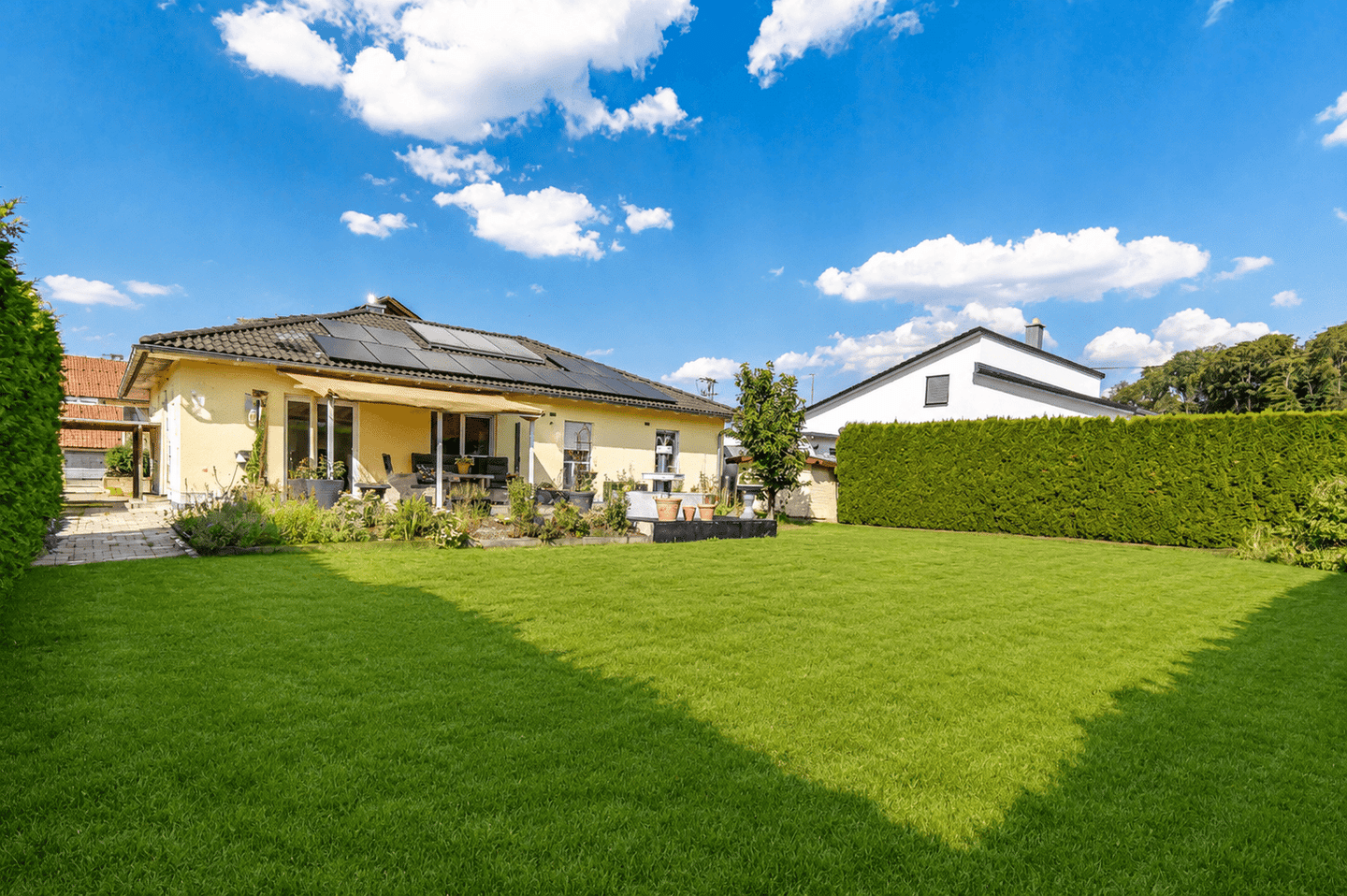 ** Haus mit großem Garten – Bj. 2012 **, 86447 Aindling
