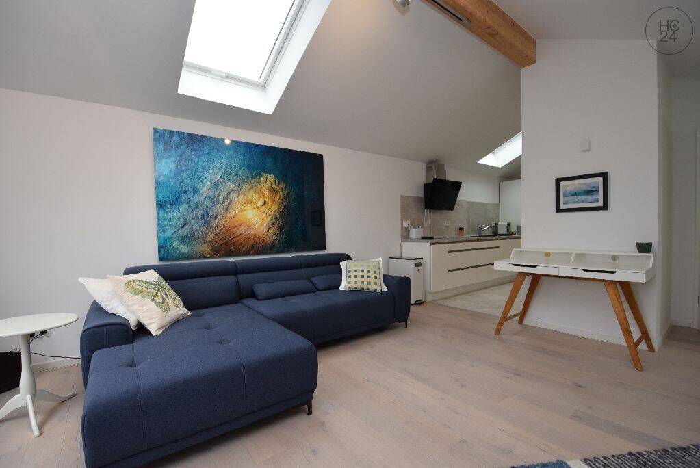 Exklusive möblierte Dachgeschoßwohnung im Malerviertel von Rodenkirchen, 50999 Köln (Rodenkirchen Hahnwald Sürth Weiß)