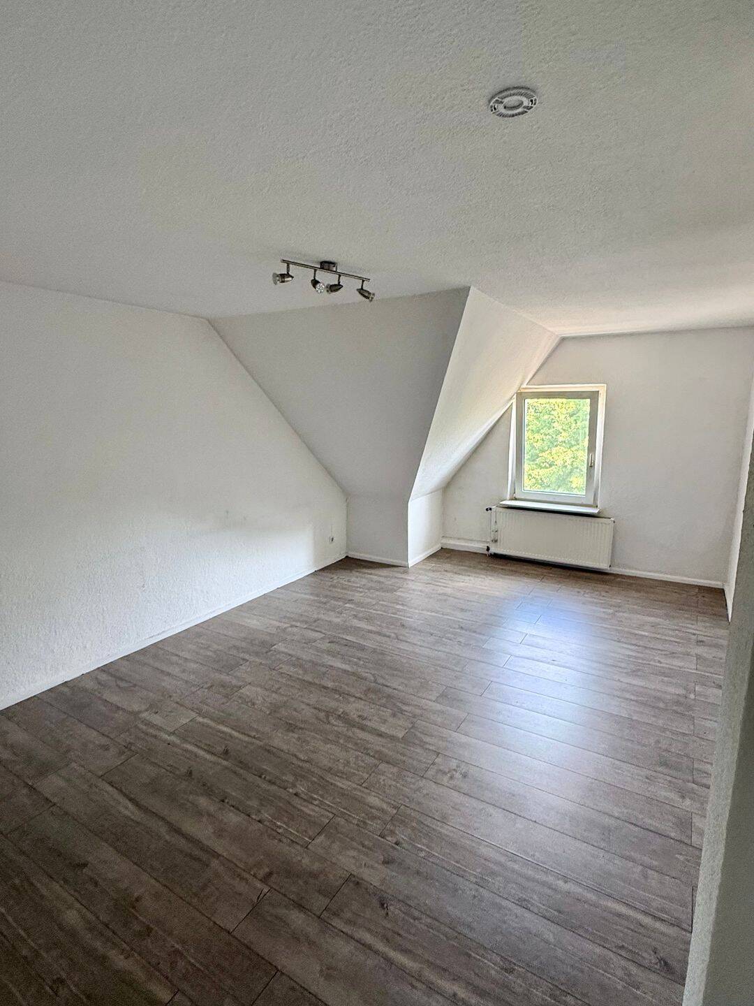 Gepflegte 2,5-Zimmer-Dachgeschosswohnung in Gelsenkirchen-Buer, 45897 Gelsenkirchen (Beckhausen Buer Horst)