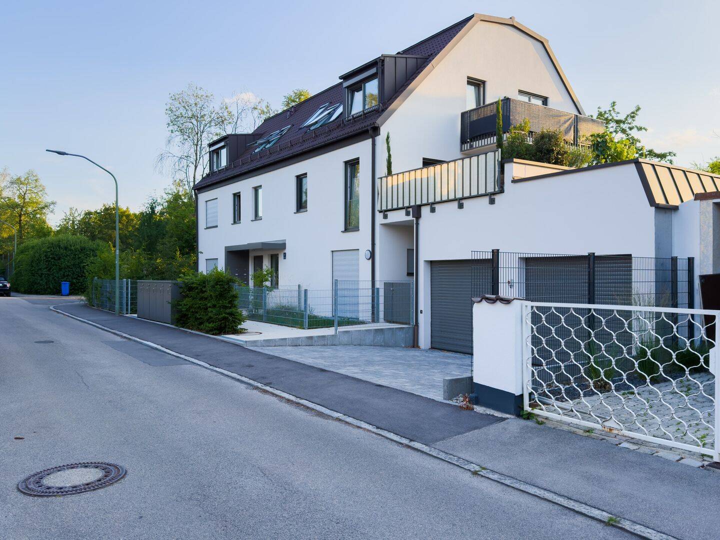 Neuwertige Dachgeschoss-Wohnung in Waldperlach, ca. 55 m² mit Balkon und TG-Stellplatz, 81739 München (Ramersdorf-Perlach)