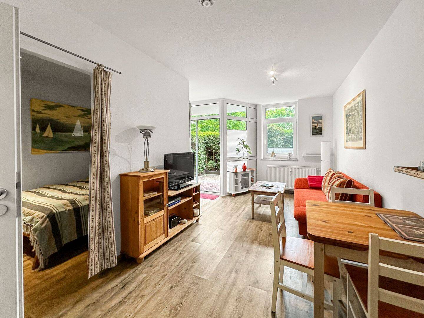 Ostseenah wohnen – Gepflegte, möblierte Erdgeschosswohnung mit Schwimmbad, 23570 Lübeck (Travemünde)