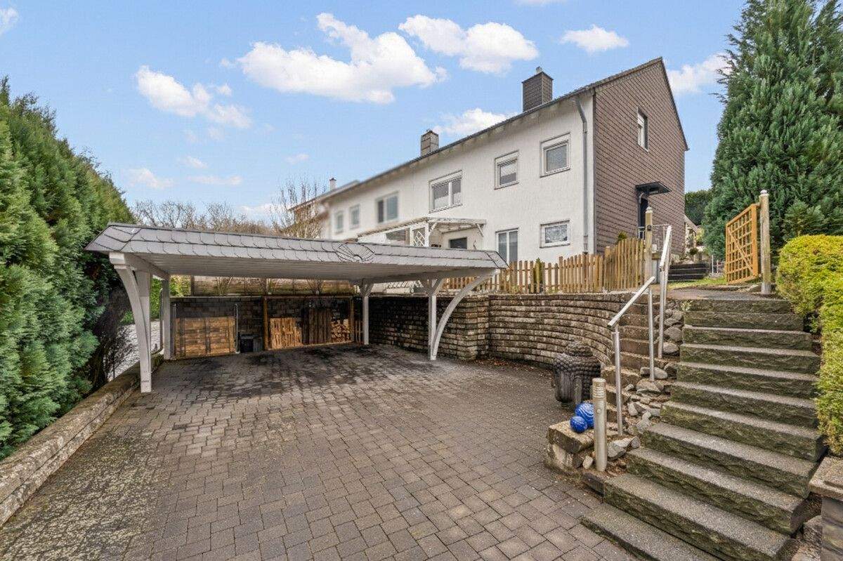 #KOMINOS IMMOBILIEN# Doppelhaushälfte mit Garten, Balkon & Kamin, 57462 Olpe