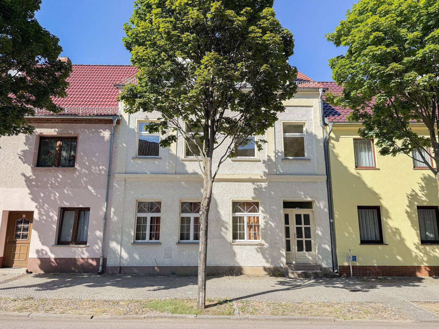 Großzügige Immobilie mit Entwicklungspotenzial und vielfältiger Nutzung, 39307 Genthin