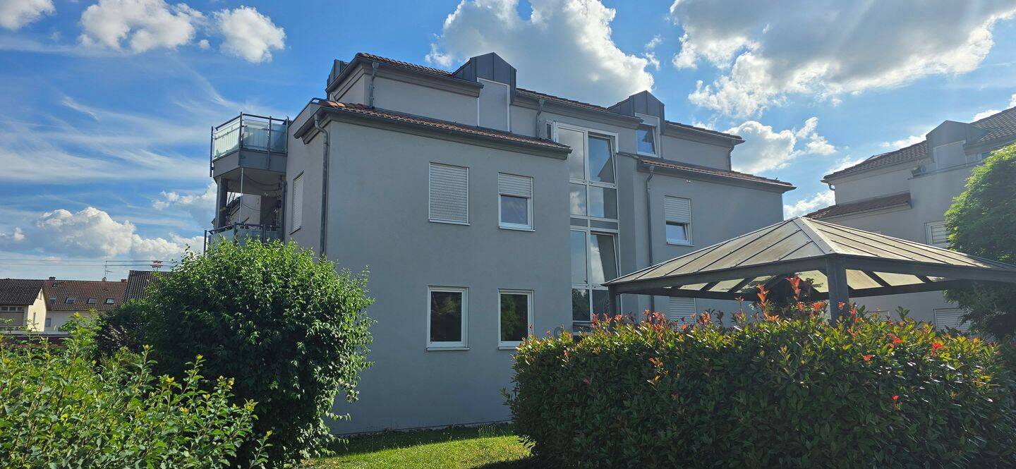 Frisch renovierte 1,5-Zimmer-Wohnung mit gemütlicher Loggia und Stellplatz – zentrumsnah und sofort bezugsfrei!, 79395 Neuenburg am Rhein