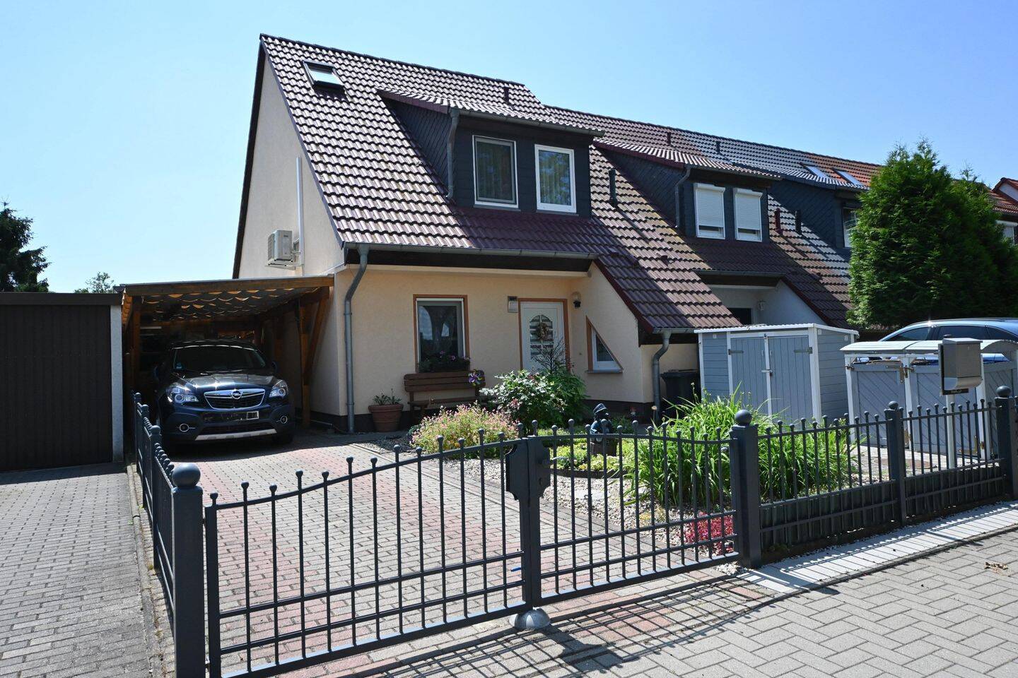 Gepflegtes Reihenendhaus mit Gartenidylle und modernem Wohnkomfort in Barleben, 39179 Barleben