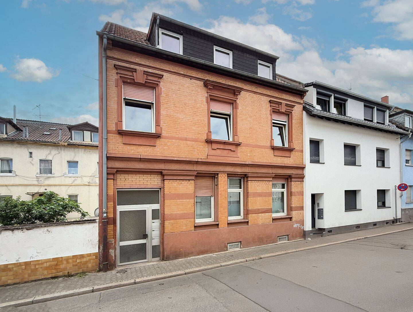 Dreifamilienhaus in Mannheim-Neckarstadt mit 2 freien Wohnungen und gemütlichem Innenhof, 68169 Mannheim (Friesenheimer Insel Industriehafen Neckarstadt)