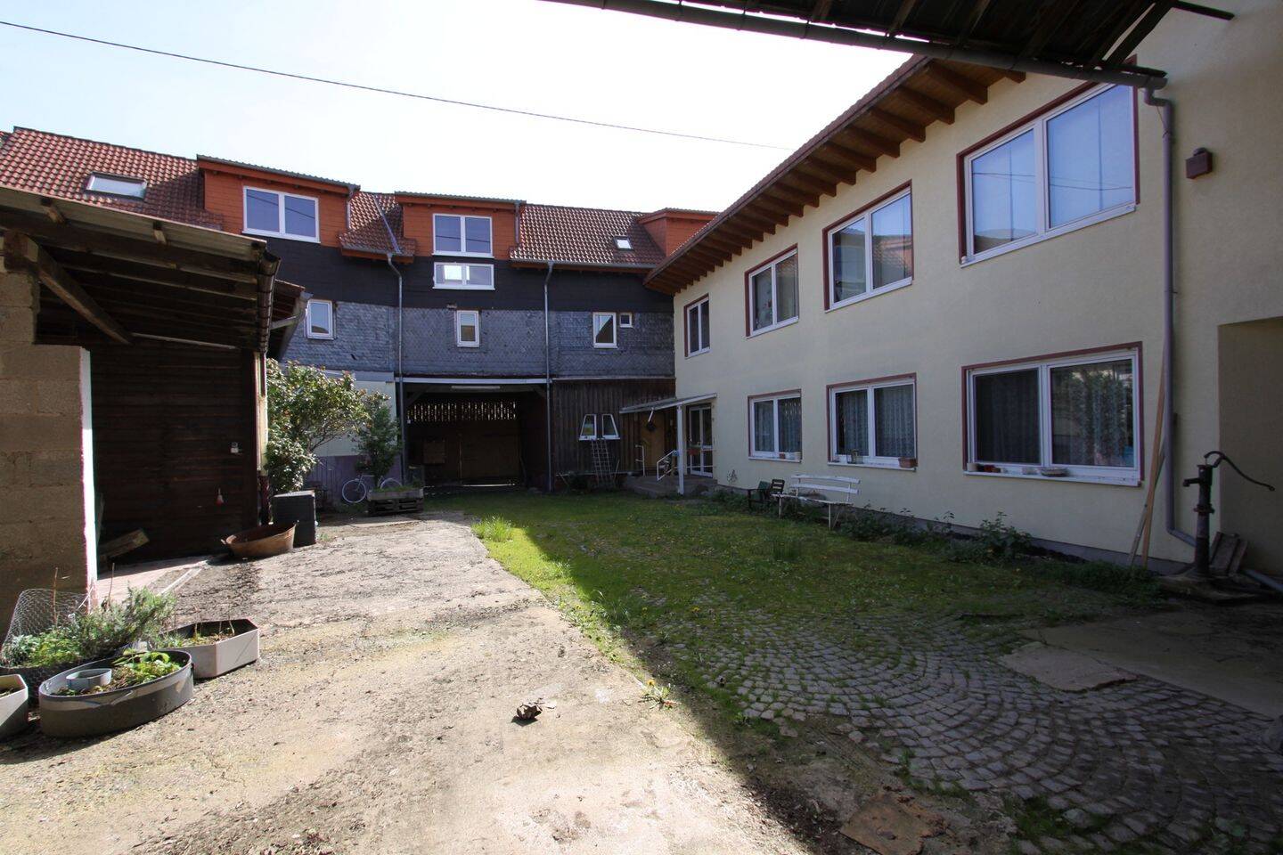 Butzbach: Großvolumiges Wohnobjekt ca. 568 m² mit attraktivem Einstiegspreis & Entwicklungspotenzial, 35510 Butzbach