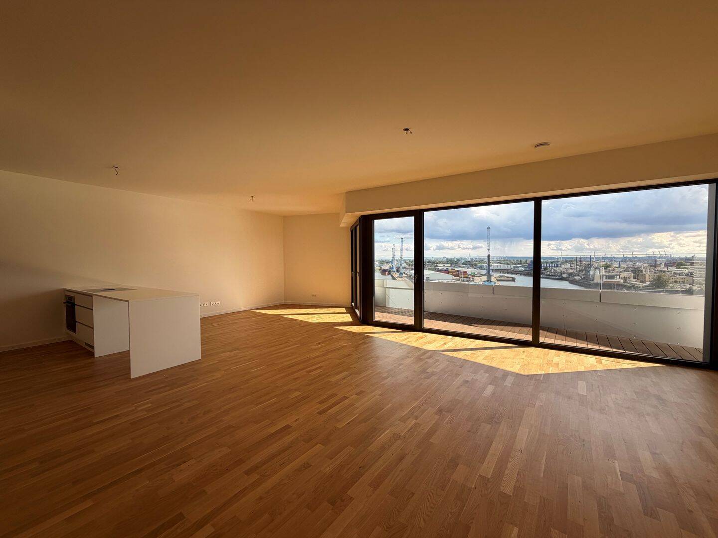 Einzigartige 4-Zimmer-Penthousewohnung an der Elbspitze, 20457 Hamburg (Mitte)