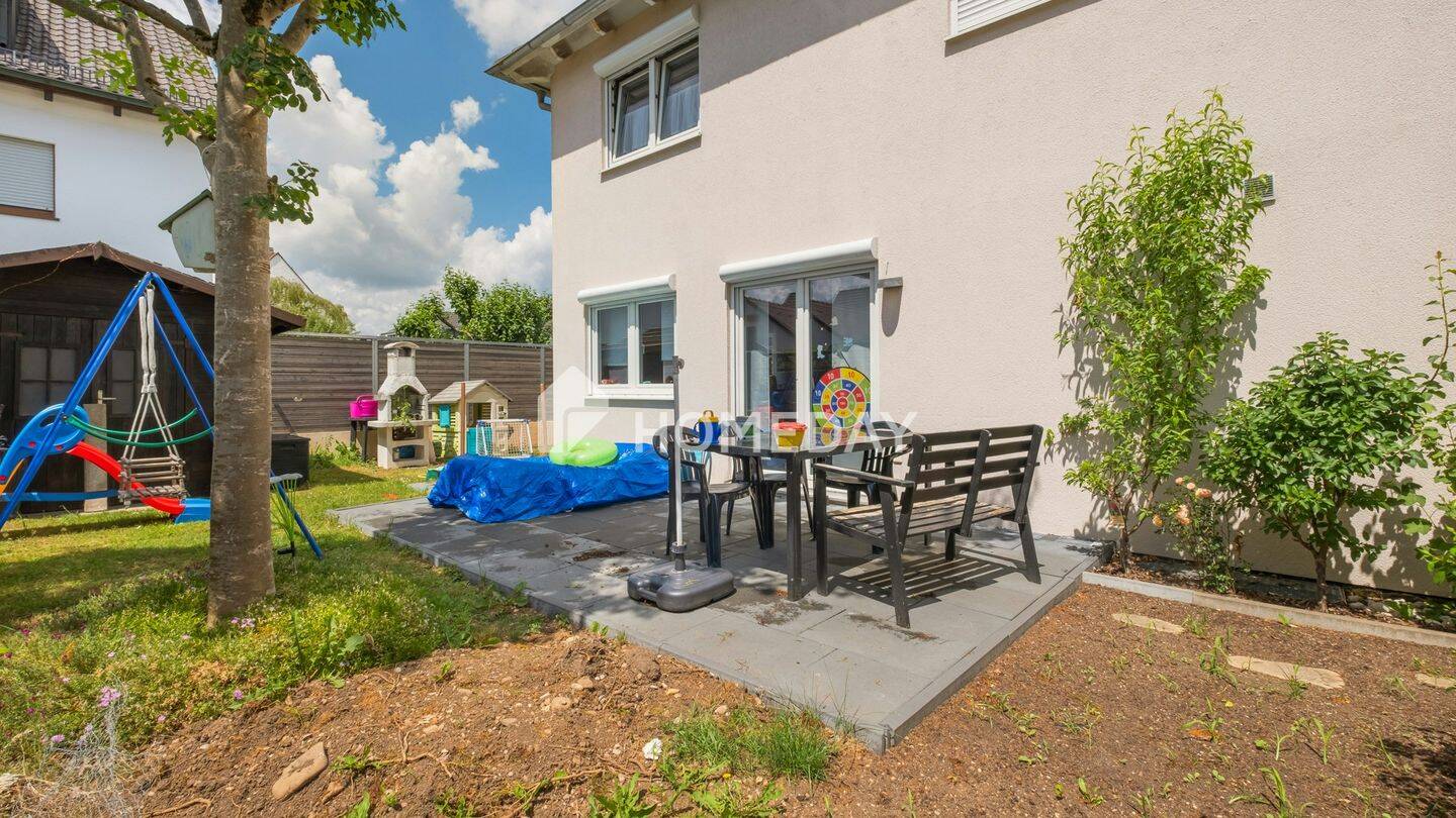 Gepflegt, durchdacht und naturnah: Repräsentative DHH mit Terrasse, Garten und Garage separat, 80997 München (Allach-Untermenzing Moosach Pasing-Obermenzing)
