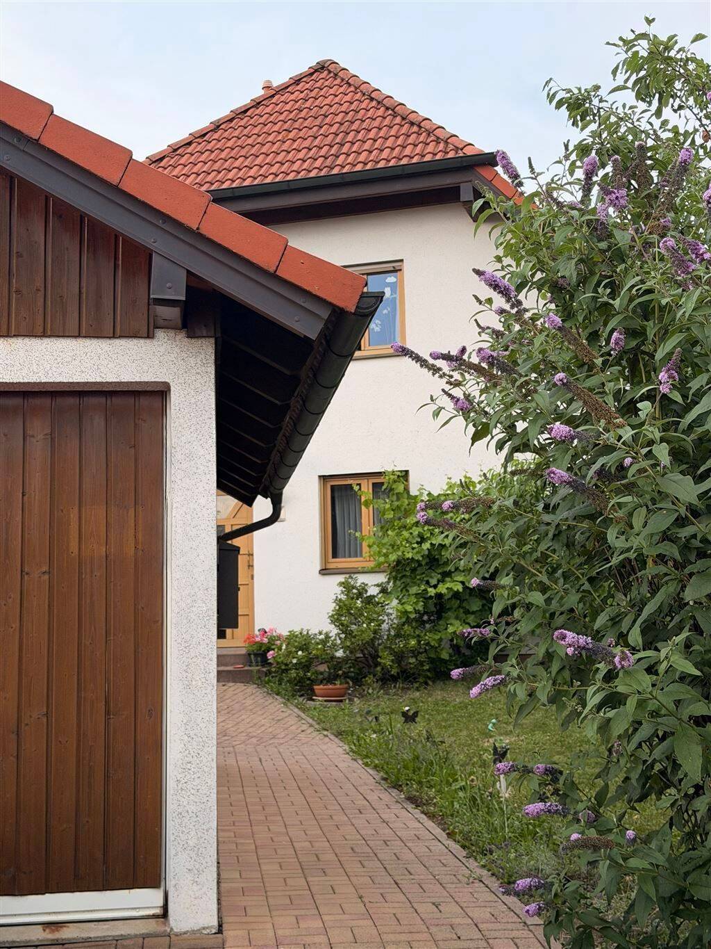Neuwertiges Massiv-EFH mit Keller, Bj 1999, in begehrter LAGE- Scheuerfeld, vermietet, 96450 Coburg