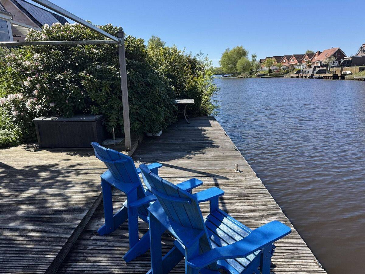 Einfamilienhaus in Timmel mit eigenem Bootssteg in direkter Wasserlage, 26629 Großefehn