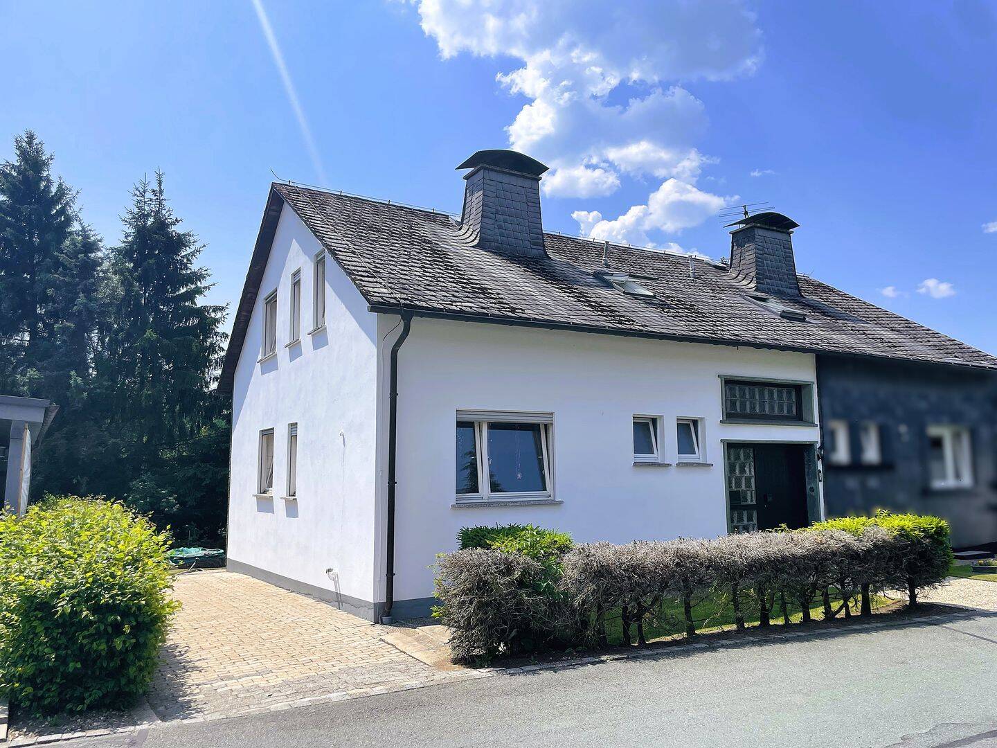 Doppelhaushälfte mit zwei Wohneinheiten in Winterberg-Hildfeld, 59955 Winterberg