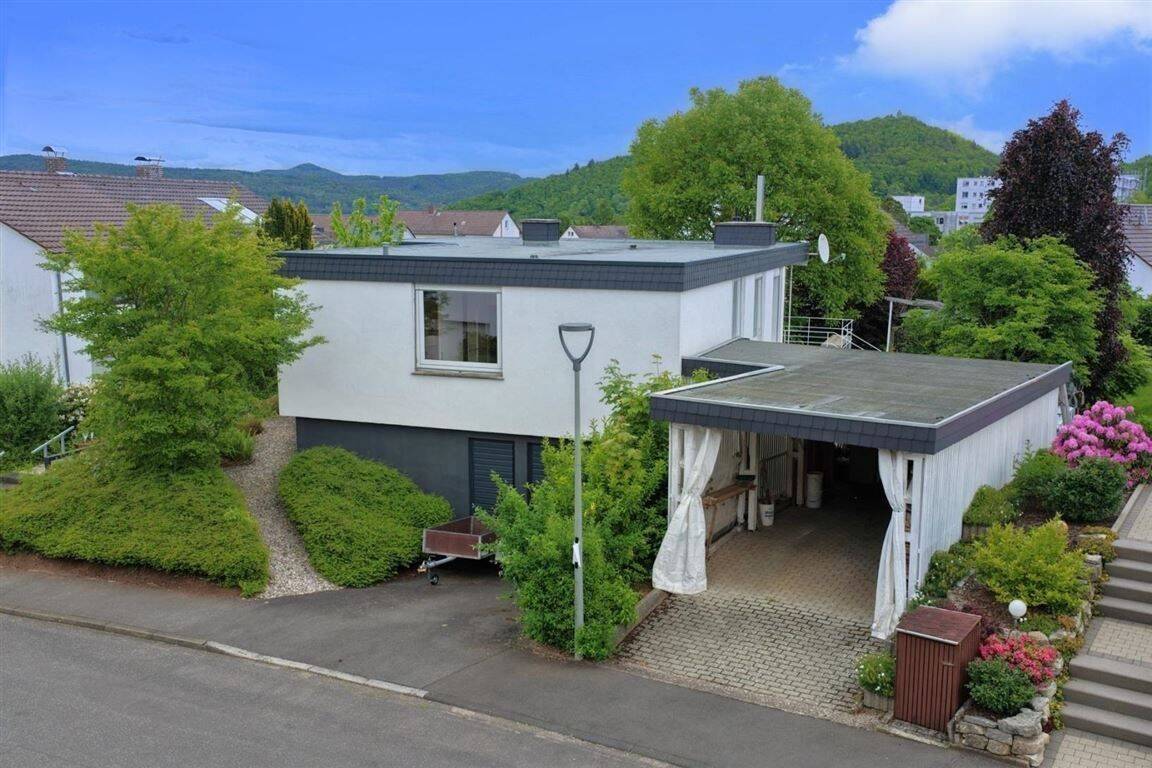 Stilvoller Winkelbungalow mit traumhaftem Garten und Garage, 37269 Eschwege