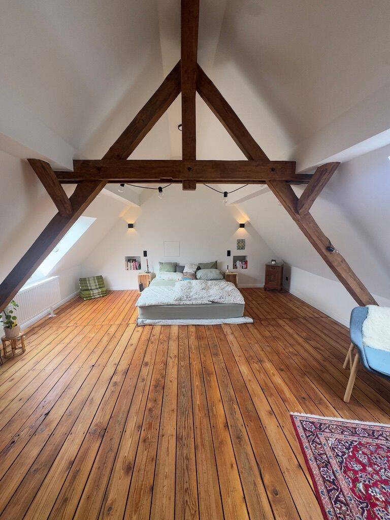 Tolle DG Maisonette Wohnung mit Holzboden und Balken, 40231 Düsseldorf (Eller Lierenfeld)