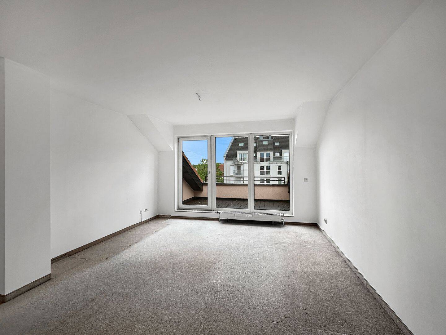 Helle 3-Zi-DG-Whg mit Süd-West-Loggia für Selbstnutzer und Anleger, 90480 Nürnberg (Gleißhammer Mögeldorf Tiergarten Weichselgarten Zerzabelshof)