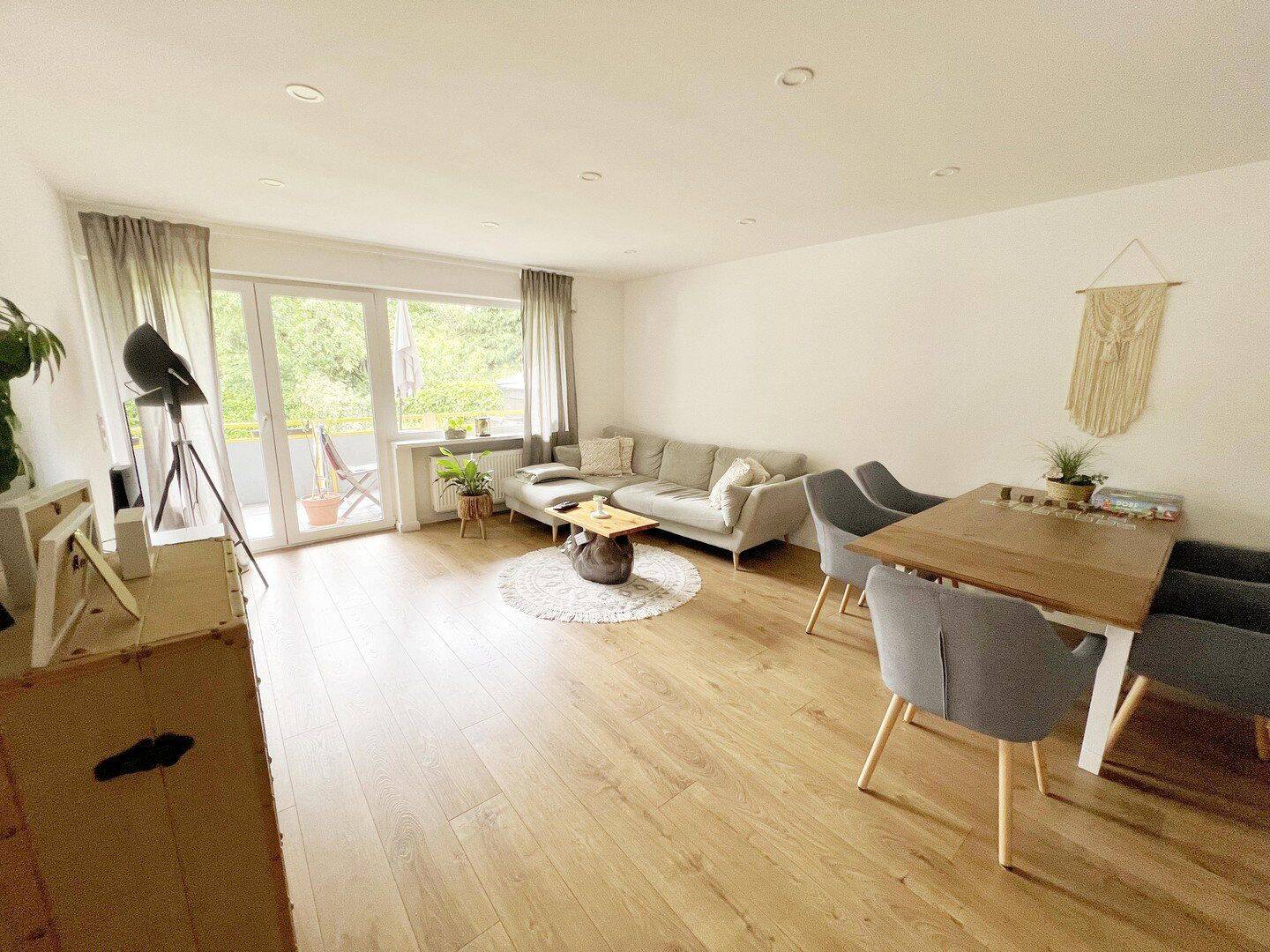 Stilvoll sanierte 3-Zi-Hochparterre-Wohnung mit EBK, Balkon & Garage in Beuel Küdinghoven, 53227 Bonn