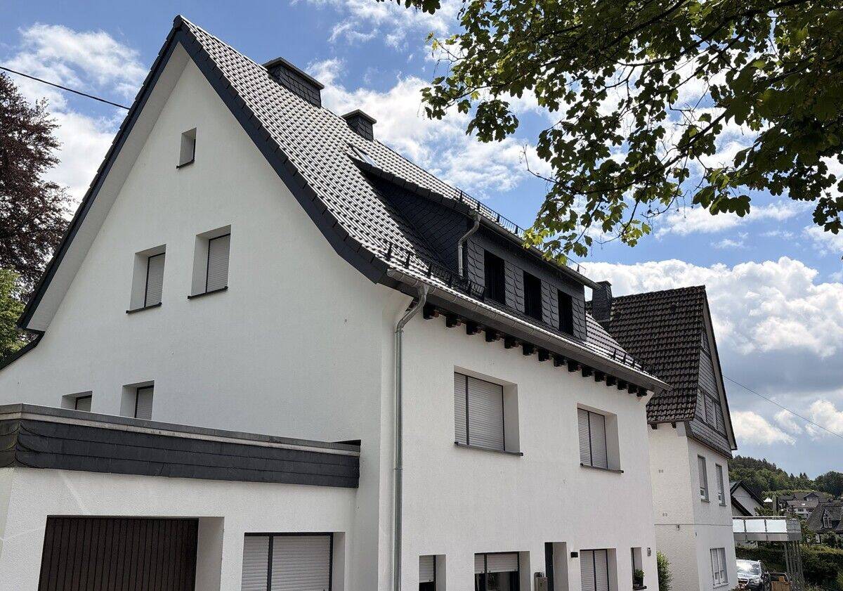 Würdinghausen: energetisch saniertes Zweifamilienhaus mit Einliegerwohnung, 57399 Kirchhundem