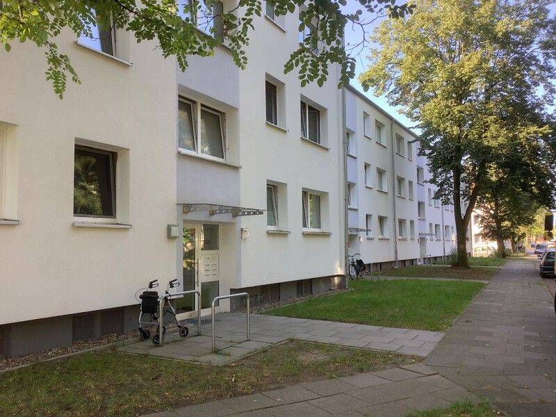 Sanierte 2,5-Zimmer-Wohnung mit Balkon, 28239 Bremen (Gröpelingen Ohlenhof Oslebshausen)