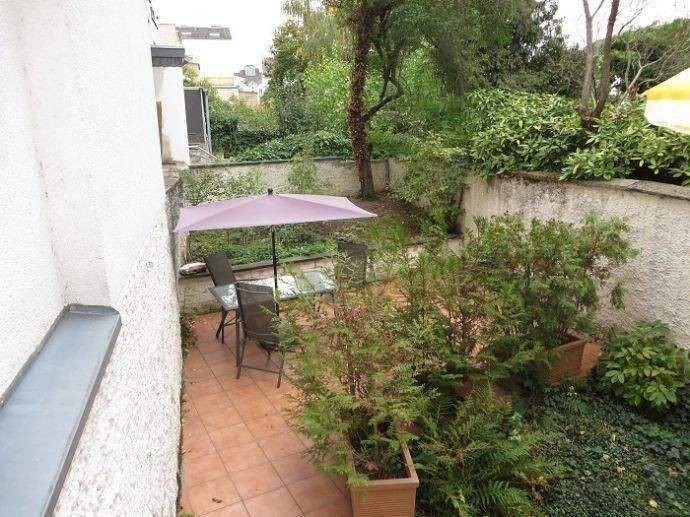 **Traumhaft** Schicke 2 ZKDB im gepflegten Altbau, Einbauküche und Außenfläche inklusive!**, 53111 Bonn (Nordstadt Zentrum Südstadt)