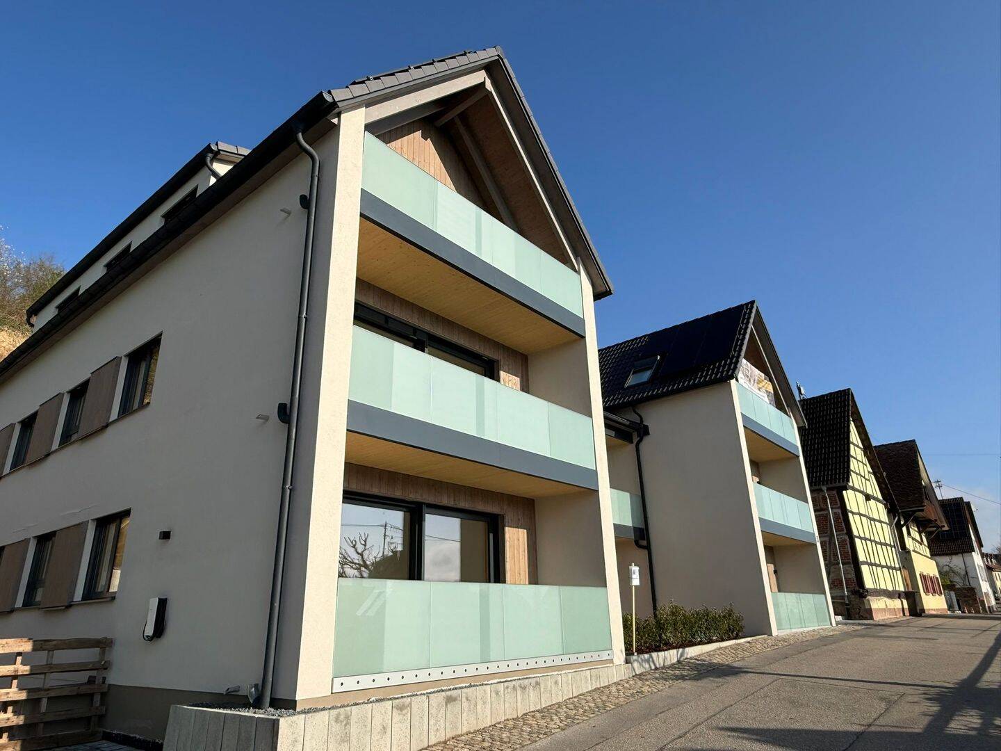 Dachgeschoßwohnung mit wunderschöner Aussicht und großzügigem Wohnraum, 79112 Freiburg im Breisgau (Munzingen Opfingen Tiengen Waltershofen)