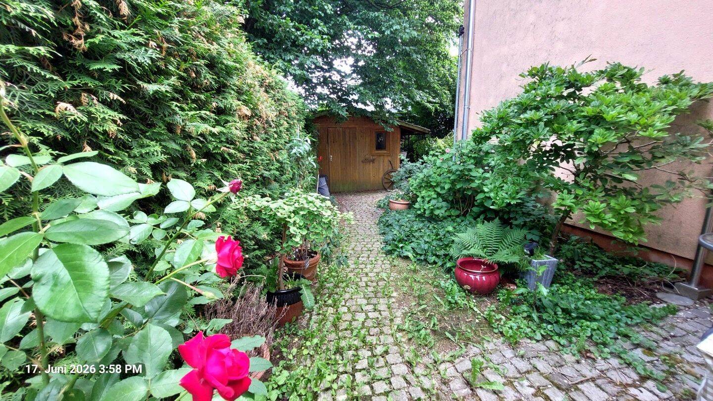 Geräumige und gepflegte 3,5 Zi. Wohnung mit Garten, überdachter Terrasse und Wintergarten — Dittelbrunn Auenstraße – Keine Maklercourtage, 97456 Dittelbrunn