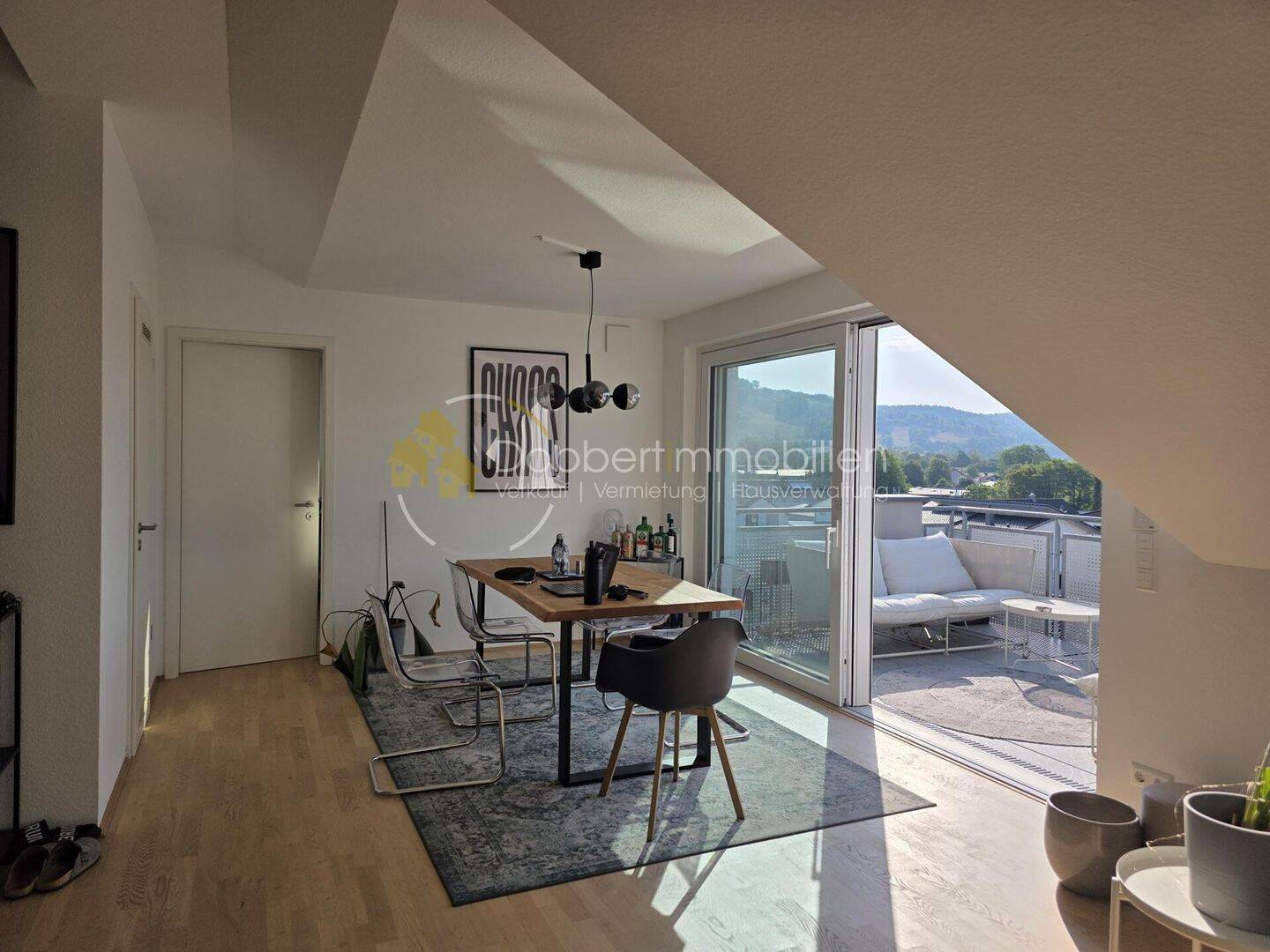 Modernes Wohnen mit Aussicht-hochwertige 3,5 Zimmer-Dachgeschosswohnung mit Balkon, 74544 Michelbach an der Bilz