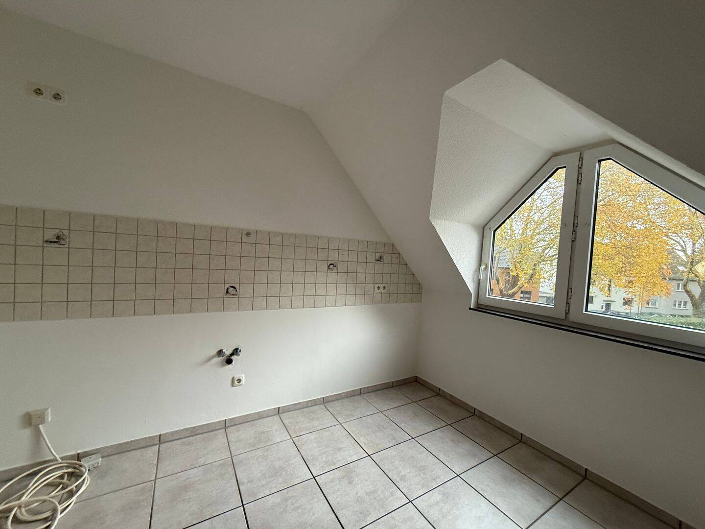 Traumhafte 2,5-Raum-Maisonette-Wohnung mit 3 Balkonen in Essen-Schönebeck 🌿, 45359 Essen (Bedingrade Frintrop Schönebeck)