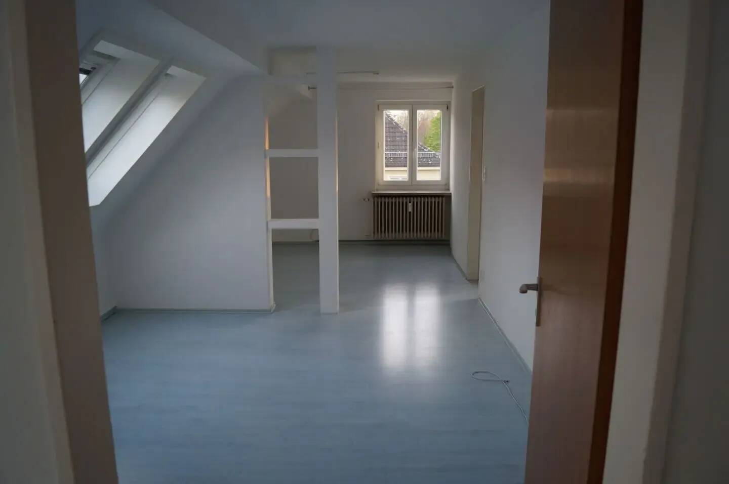 helle Dachgeschosswohnung mit überdachtem Balkon, 90537 Feucht