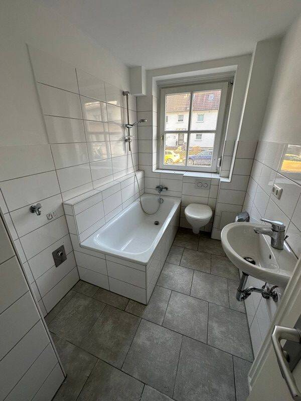 Frisch saniert! 2-Zimmer-Wohnung für Singles oder Paare, 87435 Kempten (Allgäu) (Adelharz Eich Kempten Rothkreuz Steufzgen)