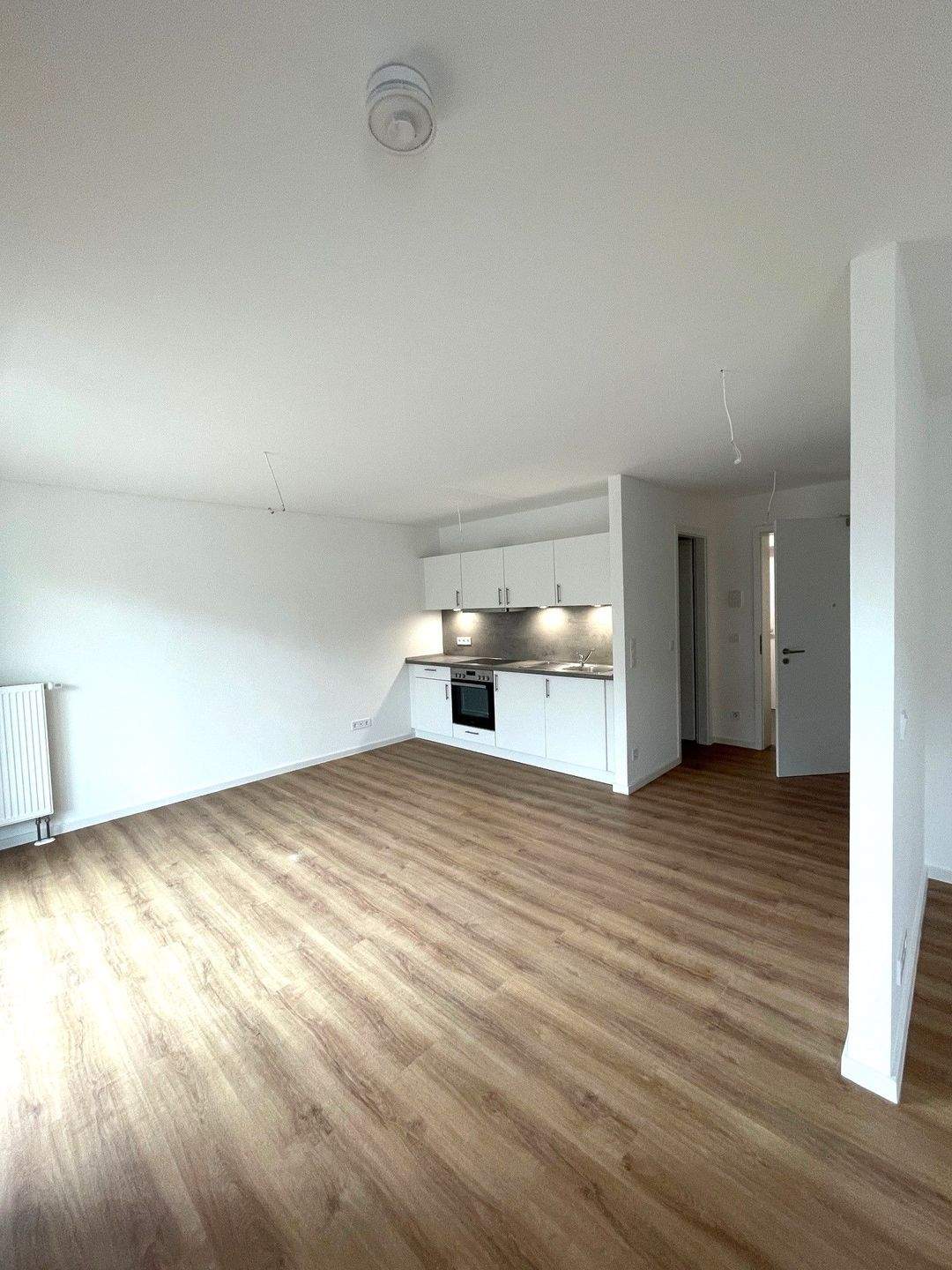 1,5 Zimmer Neubauwohnung mit großem Balkon, Einbauküche und PKW- Stellplatz, KfW-55 von 2023, mit 45,18 m² in Kemnath zu verkaufen, 95478 Kemnath