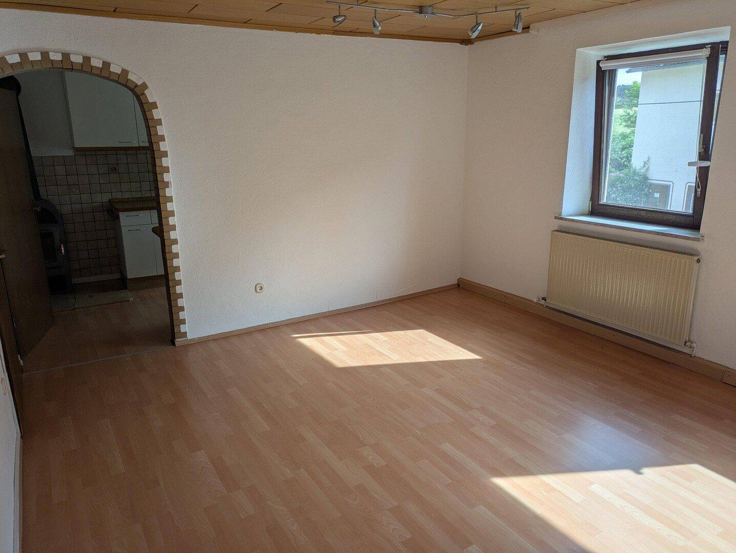 Schöne 4 Zimmer Wohnung mit Balkon und Garten, 91459 Markt Erlbach