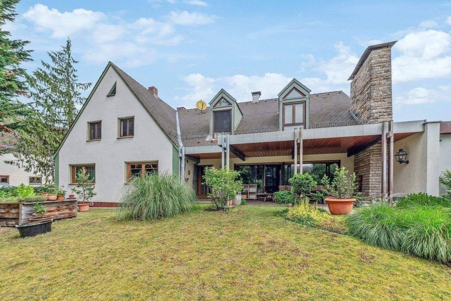 Mehrfamilienhaus mit Laden, Werkstatt und vielen Extras auf herrlich großem Grundstück, 91058 Erlangen (Bruck Eltersdorf Erlangen-Süd Sebaldussiedlung Tennenlohe)