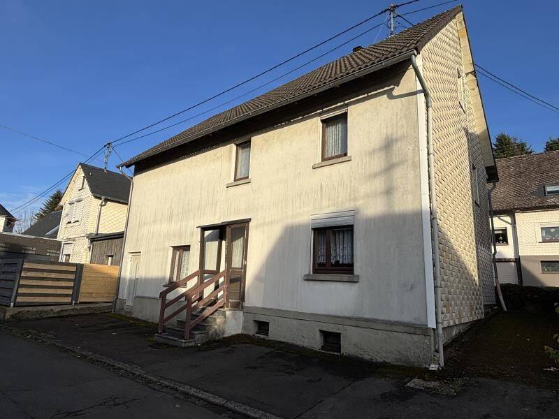 Sanierungsbedürftiges Einfamilienhaus mit Scheune im Herzen von Bölsberg, 57648 Bölsberg