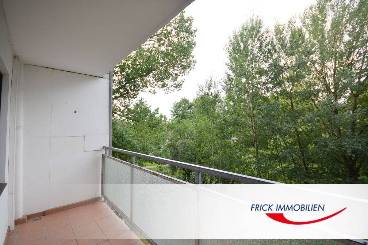 Freie 2 Zimmer Eigentumswohnung mit Balkon und PKW-Stellplatz, 23611 Bad Schwartau