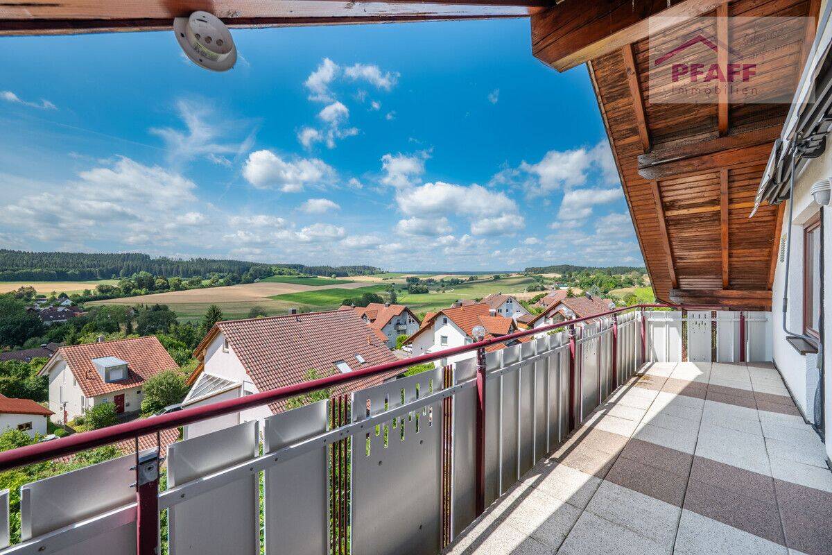 Zuhause ankommen Im Belli in Überauchen! Moderne DG-Wohnung mit traumhaftem Blick, Küche + Garage, 78086 Brigachtal