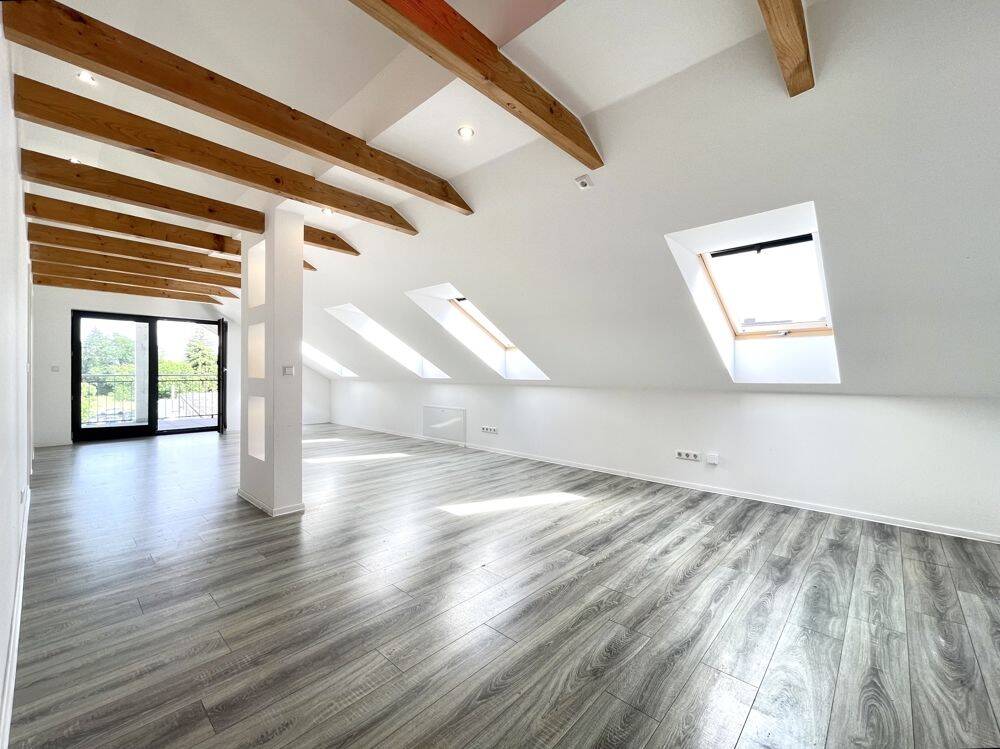 Architektonisches Highlight – Exklusive Dachgeschosswohnung in einzigartigem Design!, 30851 Langenhagen
