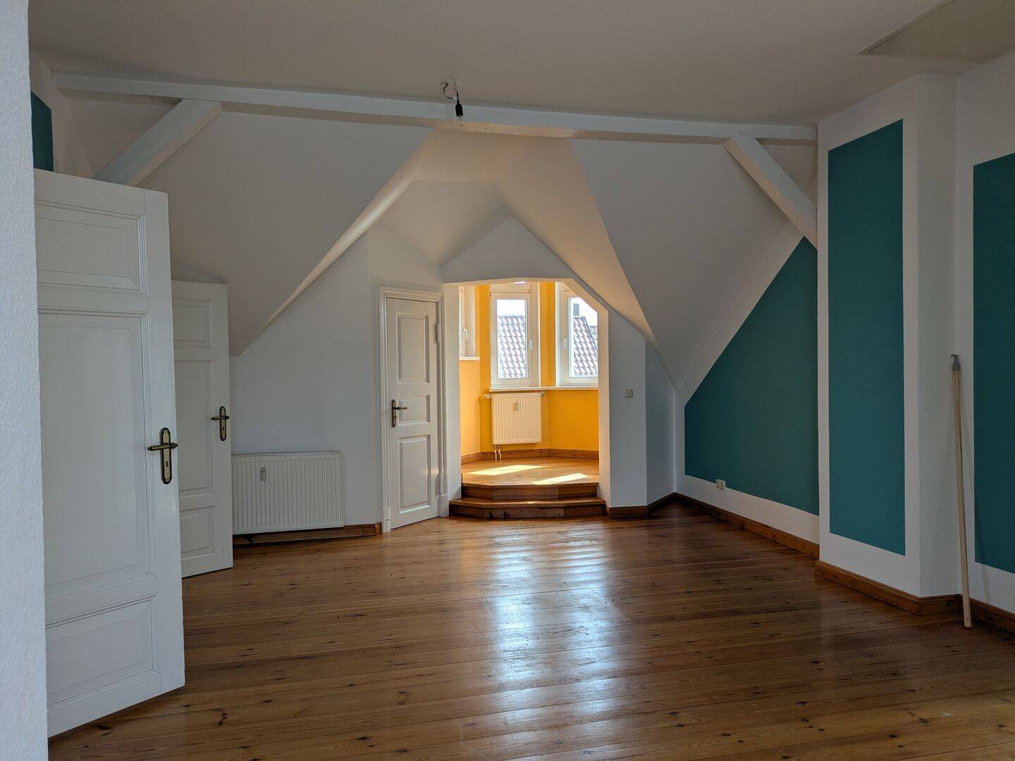 Exklusive Dachgeschossresidenz mit märchenhaftem Turmzimmer in Malchow, 17213 Malchow