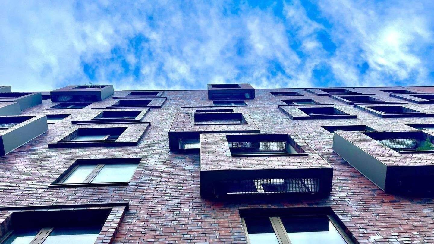 Stilvolle 2-Zimmer-Wohnung mit Loggia, Tiefgarage & Dachterrasse mit Blick auf Elbphilharmonie und Michel, 20457 Hamburg (Mitte)